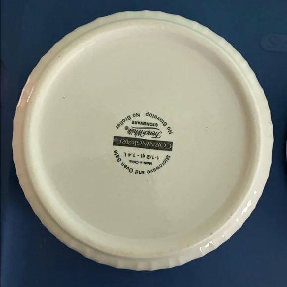 Corning Ware French White Round 2 1/2 and 1 1/2 Qt Casserole Dishes with Lids - Picture 6 of 16